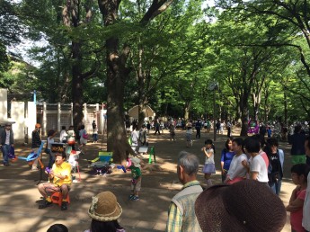 井の頭公園の大道芸人バルーンアート